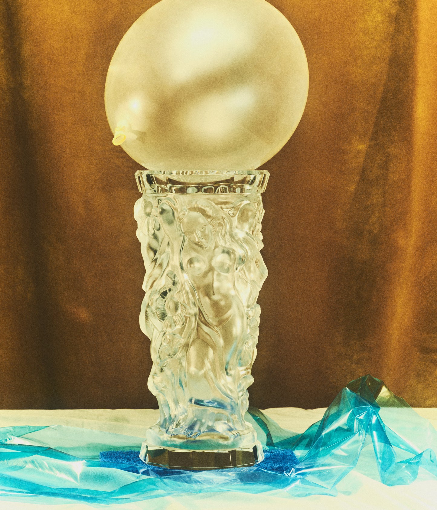 Mouth blown large clear Murano vase with sculptural flowers and women silhouettes.