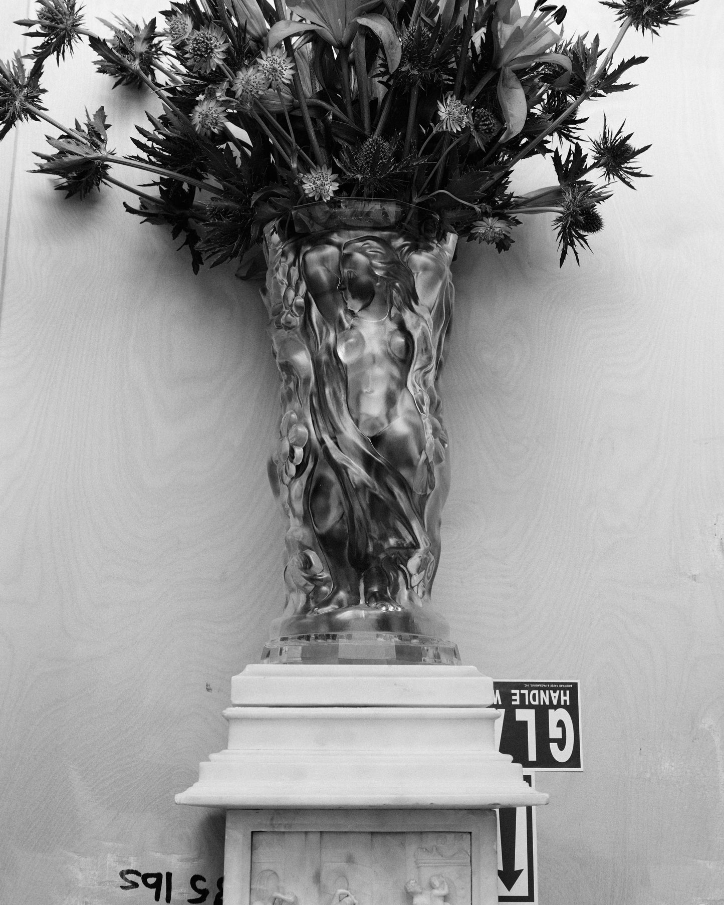 Mouth blown large clear Murano vase with sculptural flowers and women silhouettes.