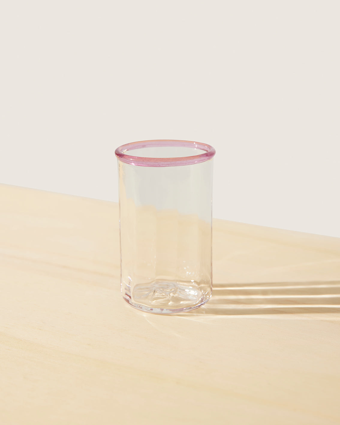 Akua Objects Glassware. Mouth blown and handmade Bohemian Glassware. Made in Bohemia. The Peter collection is a dedication to Annika’s grandfather, who made a great effort of gathering his children and grandchildren around an atmospheric dinner table. Glassware with a rim has always been present in the home of Peter’s and is a timeless classic that will be found in homes for many generations to come.