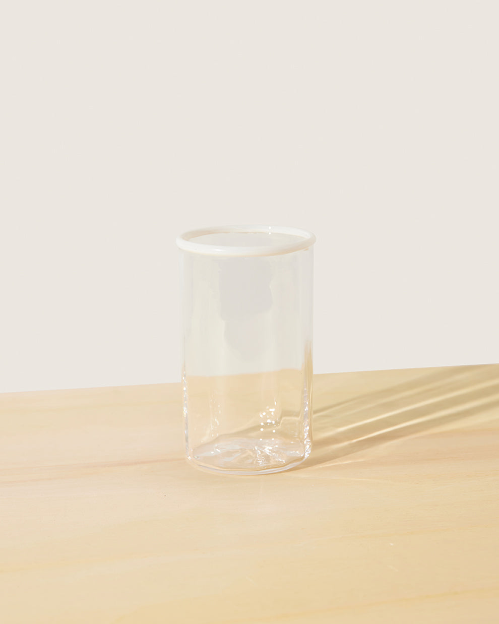 Akua Objects Glassware. Mouth blown and handmade Bohemian Glassware. Made in Bohemia. The Peter collection is a dedication to Annika’s grandfather, who made a great effort of gathering his children and grandchildren around an atmospheric dinner table. Glassware with a rim has always been present in the home of Peter’s and is a timeless classic that will be found in homes for many generations to come.