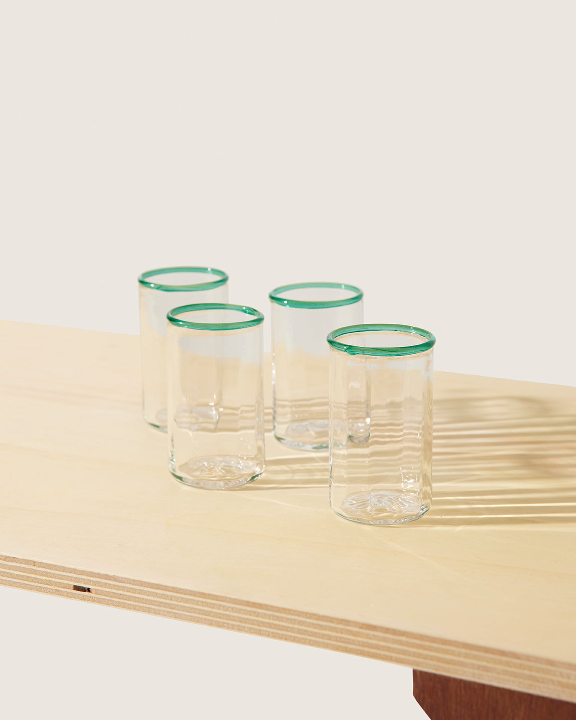 Akua Objects Glassware. Mouth blown and handmade Bohemian Glassware. Made in Bohemia. The Peter collection is a dedication to Annika’s grandfather, who made a great effort of gathering his children and grandchildren around an atmospheric dinner table. Glassware with a rim has always been present in the home of Peter’s and is a timeless classic that will be found in homes for many generations to come.