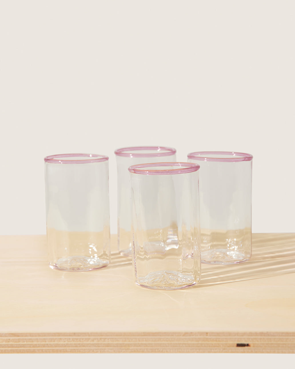 Akua Objects Glassware. Mouth blown and handmade Bohemian Glassware. Made in Bohemia. The Peter collection is a dedication to Annika’s grandfather, who made a great effort of gathering his children and grandchildren around an atmospheric dinner table. Glassware with a rim has always been present in the home of Peter’s and is a timeless classic that will be found in homes for many generations to come.