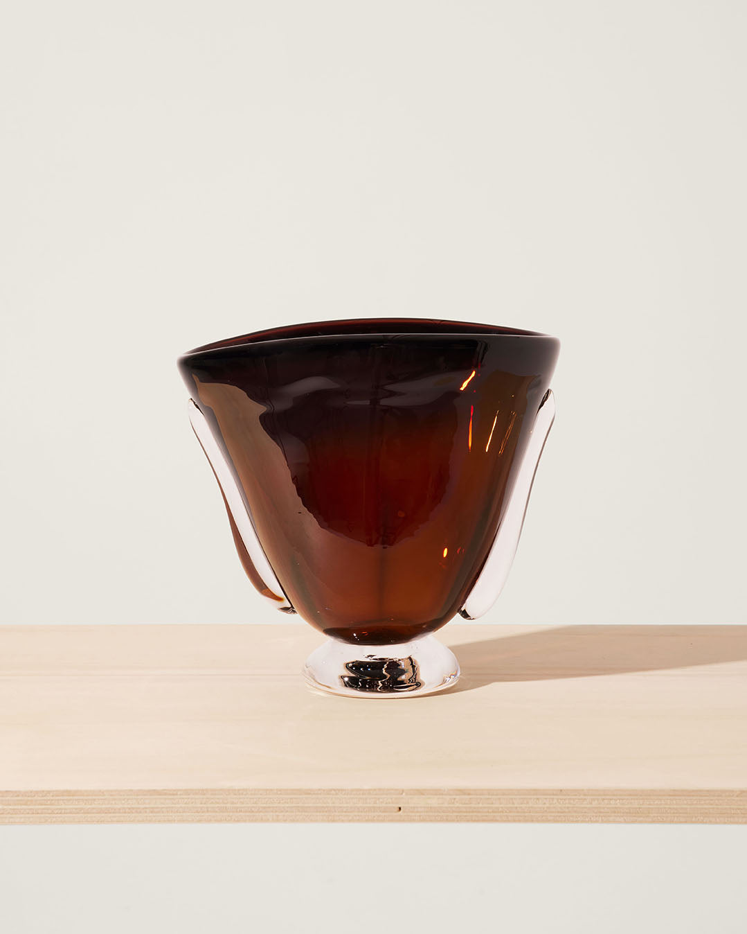 Akua Objects Glassware. Mouth blown and handmade Bohemian Glassware. Made in Bohemia. The Oliver vase is named after friend and muse of Akua Objects, Oliver Fussing. Different shapes meet and create a sculptural silhouette. The Oliver vase could have been born during the art deco period and act as a contemporary piece in Akua Object’s poetic universe. It takes four people to create each Oliver vase.