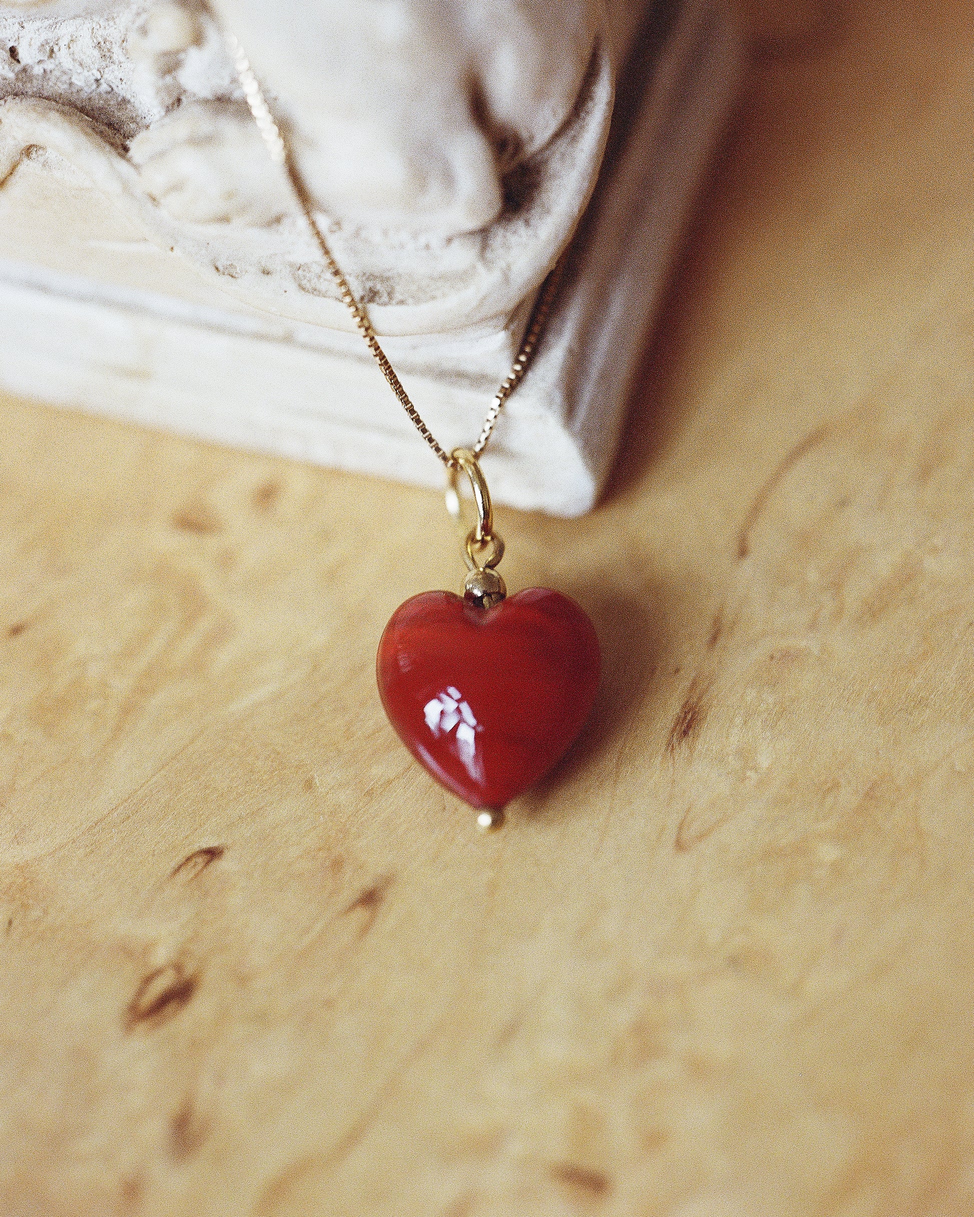Akua Objects Glassware. Mouth blown and handmade Venetian Glassware. Made in Murano. Every glass heart is handmade and available in the colours red and blue. The Uma pendant is named after Josefine's first born daughter. When Annika was the same age as Uma, she travelled to Venice with her parents, and it was in the city of love her passion for glass was born.