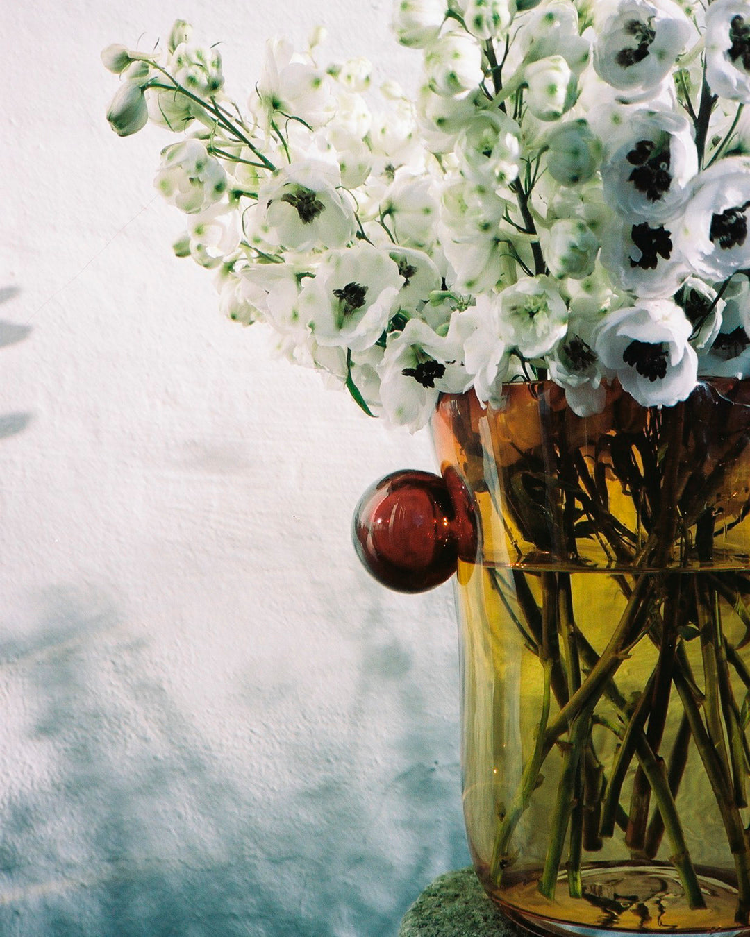 Akua Objects Glassware. Mouth blown and handmade Bohemian Glassware. Made in Bohemia. The Oliver vase is named after friend and muse of Akua Objects, Oliver Fussing. Different shapes meet and create a sculptural silhouette. The Oliver vase could have been born during the art deco period and act as a contemporary piece in Akua Object’s poetic universe. It takes four people to create each Oliver vase.